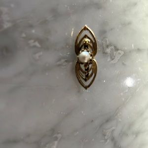 Pin with pearl